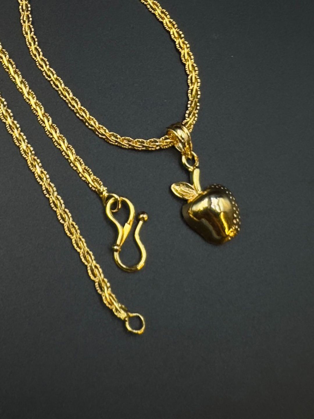 

Estele Gold-Plated Contemporary Pendant With Chain