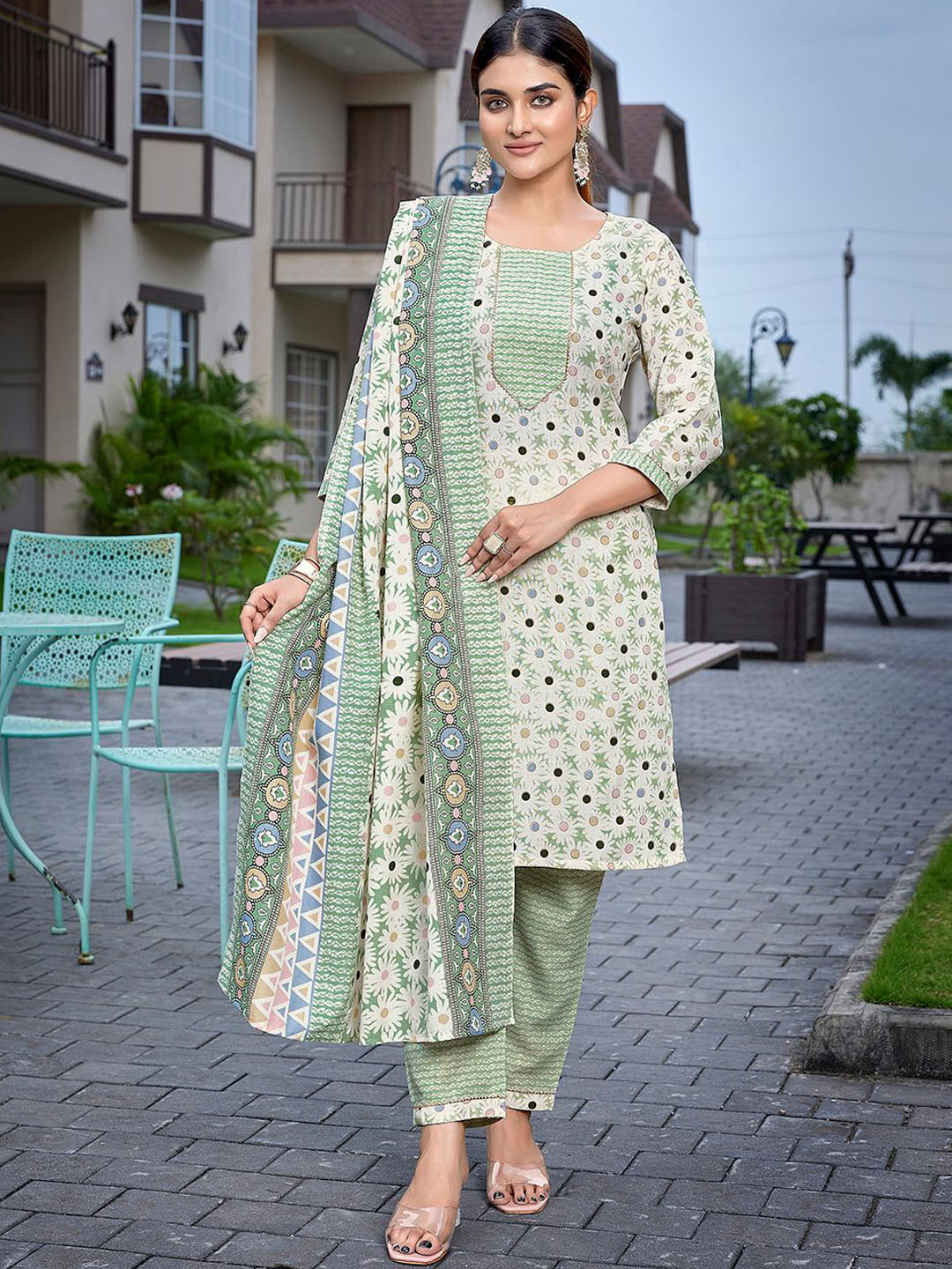 

Royal Export Floral Printed Gotta Patti Straight Kurta with Trousers & Dupatta, Green