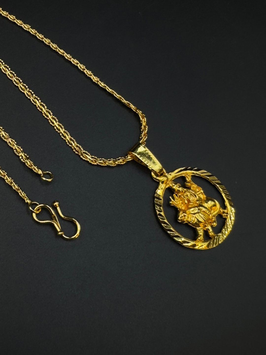 

Estele Gold-Plated Circular Pendant With Chain