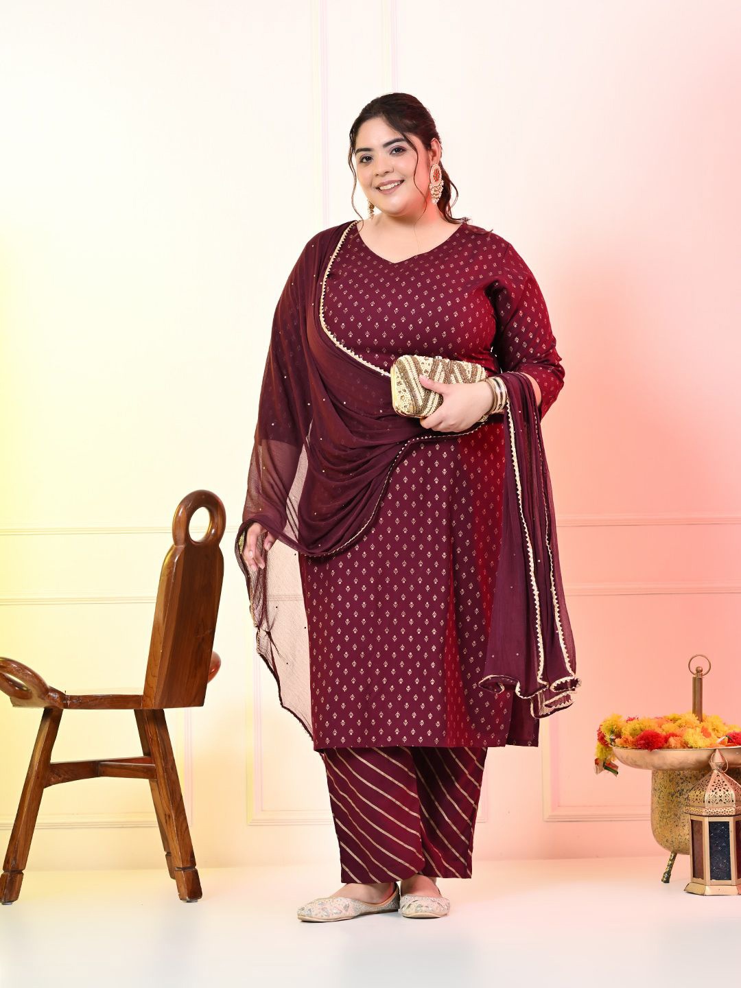 

PrettyPlus by Desinoor.com Plus Size Ethnic Motifs Printed Kurta with Trousers & Dupatta, Burgundy