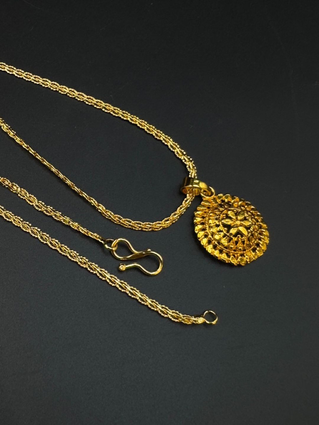 

Estele Gold-Plated Circular Pendant With Chain