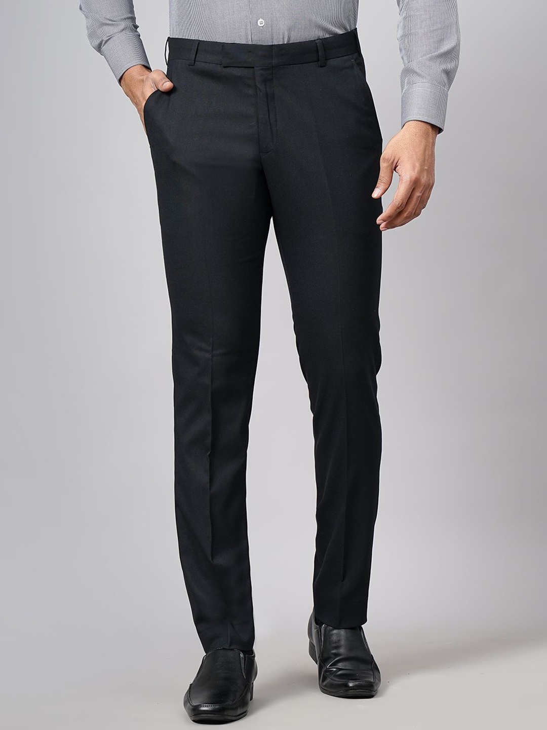 

JADE BLUE Men Slim Fit Mid-Rise Formal Trousers, Navy blue