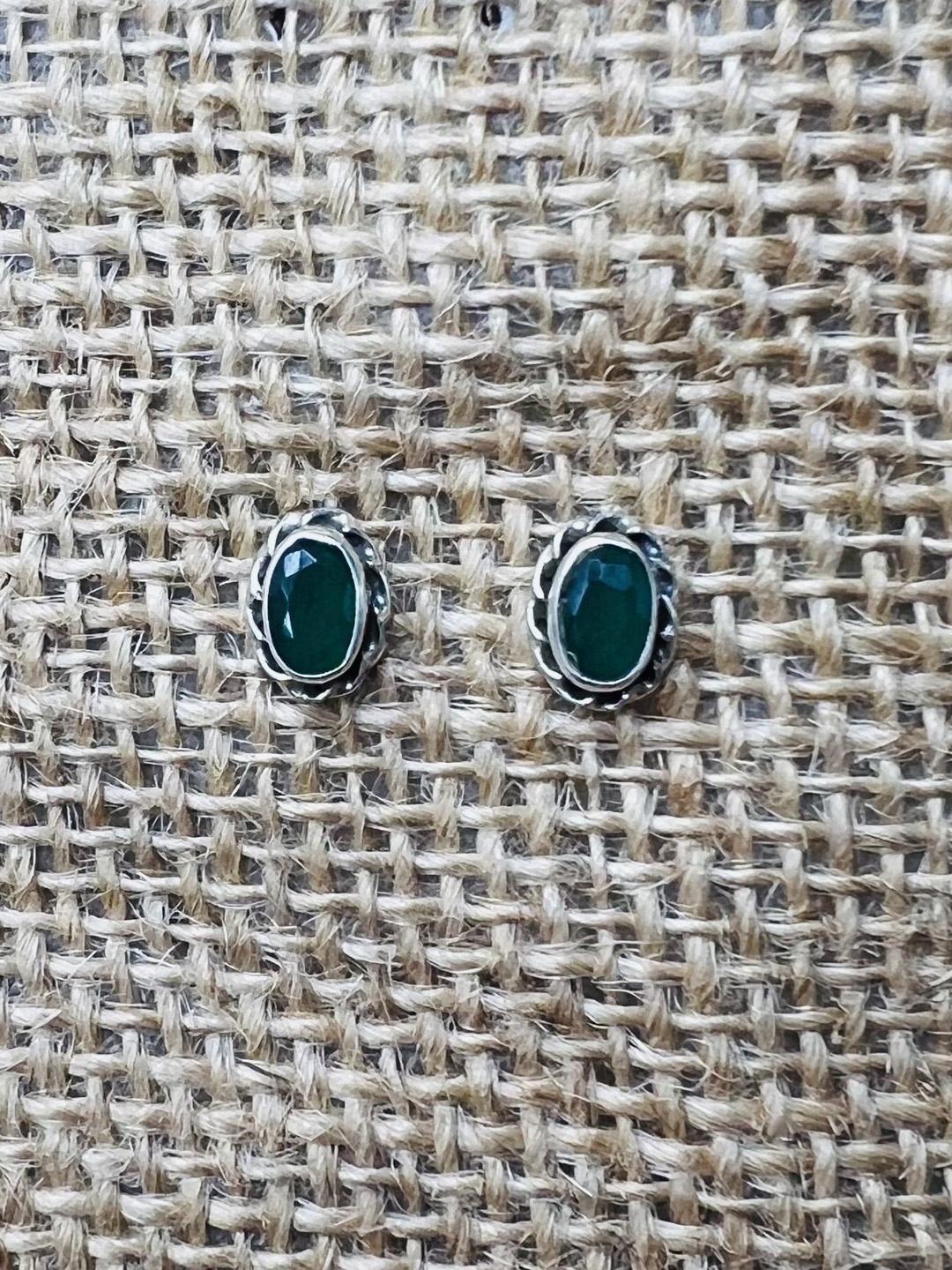 

Arte Jewels Sterling Silver Emerald Studded Contemporary Studs, Green