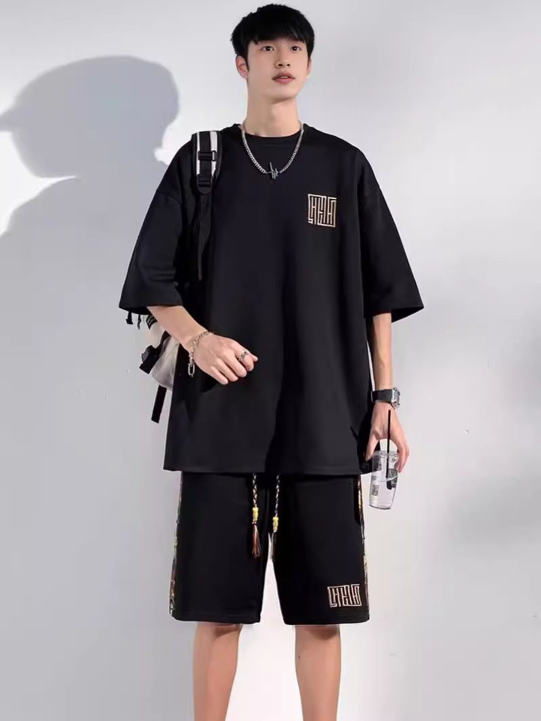 

StyleCast Black Graphic Printed T-Shirt & Shorts