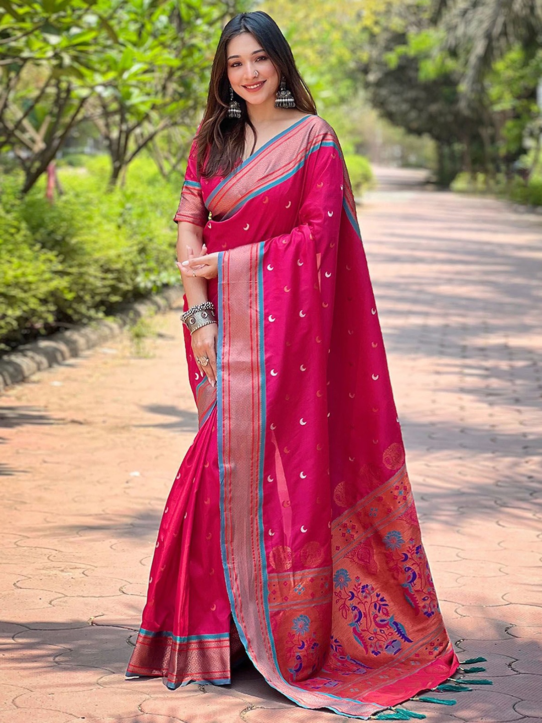 

ODETTE Woven Design Zari Saree with Blouse Piece, Pink