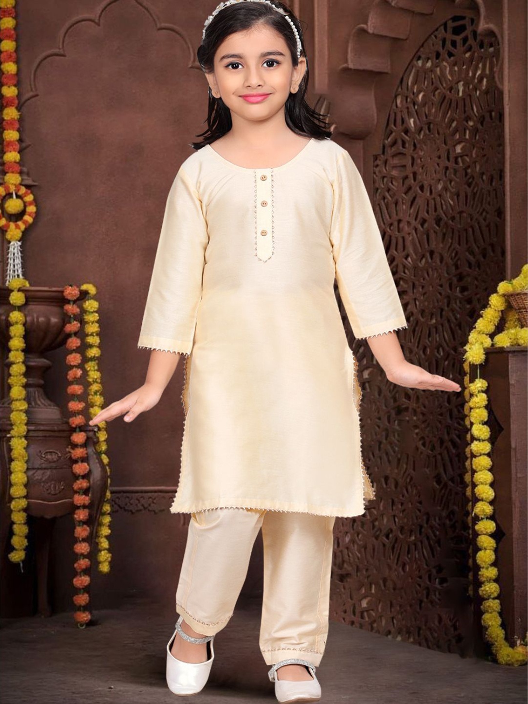 

Pehanaava Girls Gotta Patti Straight Kurta With Trouser, Gold