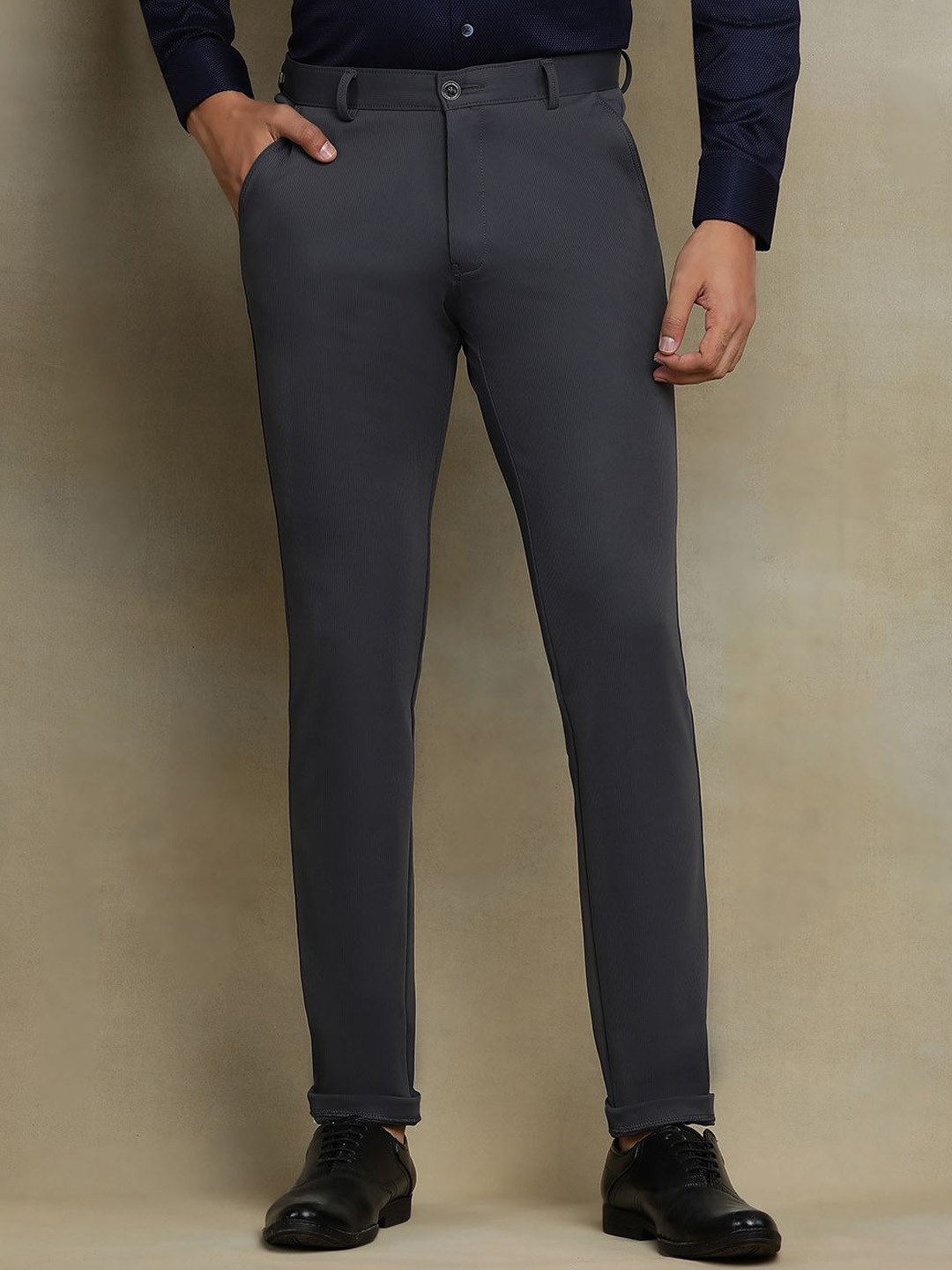 

JB STUDIO Men Cotton Slim Fit Mid-Rise Trousers, Grey