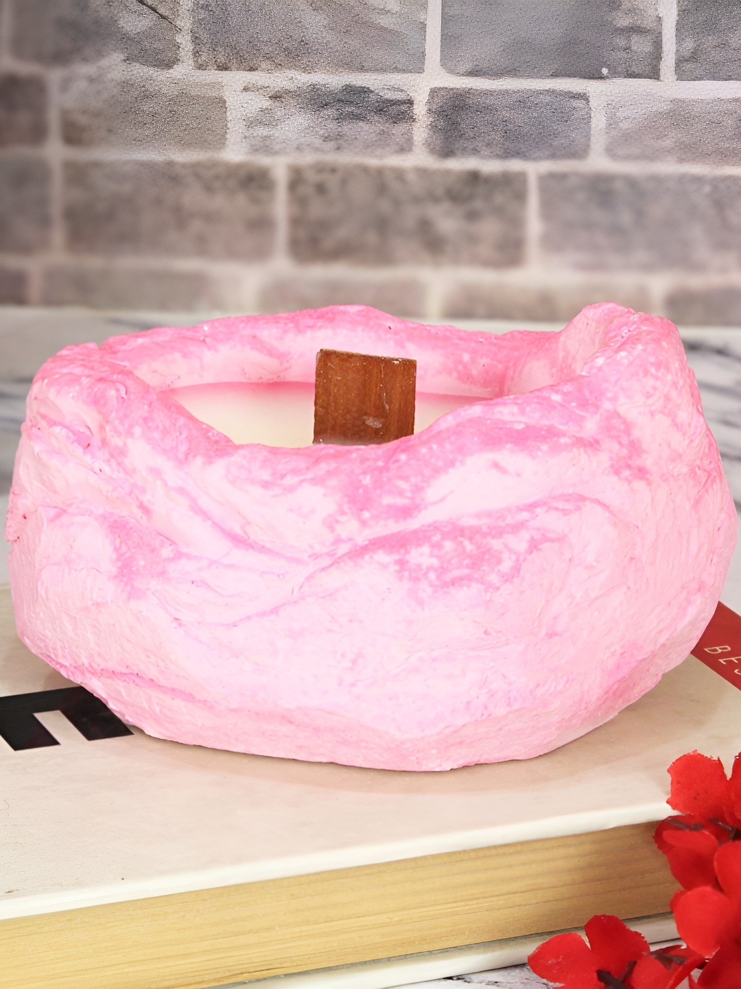 

TIED RIBBONS Pink English Freesia Scented 8-10 Hour Burn Time Jar Candle
