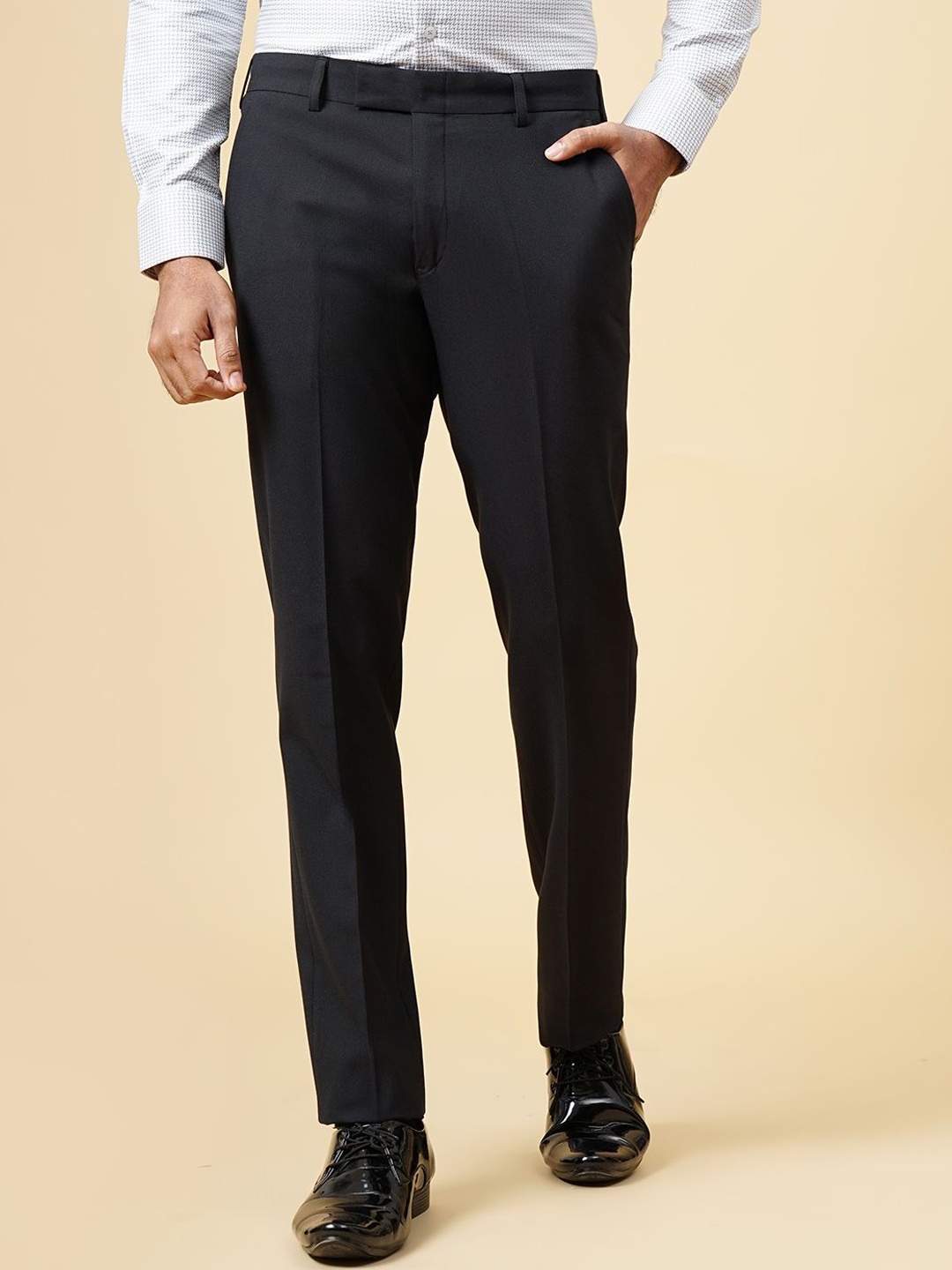 

JADE BLUE Men Slim Fit Mid-Rise Formal Trouser, Black