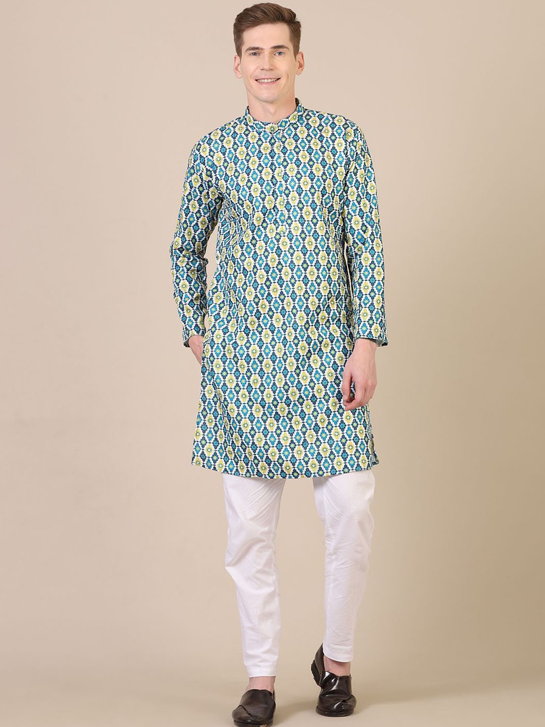 

Stuffie Land Geometric Printed Regular Pure Cotton Straight Kurta with Pyjamas, Green