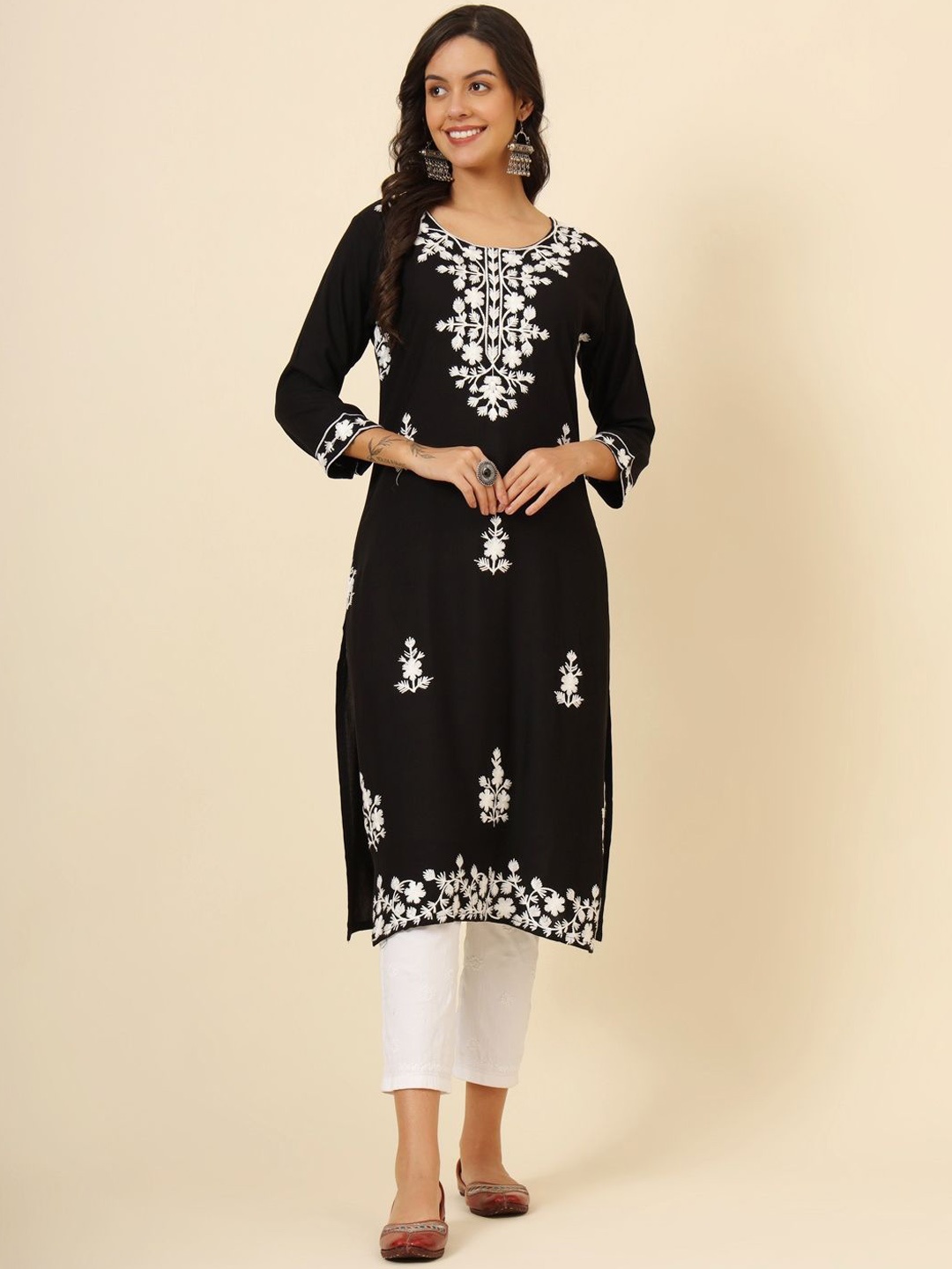 

HERE&NOW Floral Embroidered Thread Work Regular Straight Kurta, Black