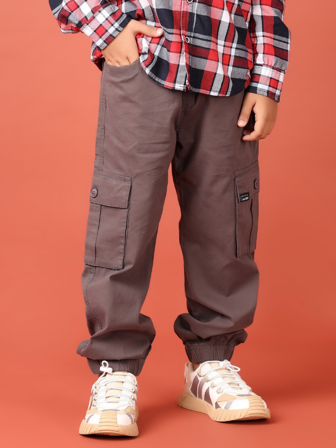 

V-Mart Boys Regular Fit Cargos Joggers, Brown