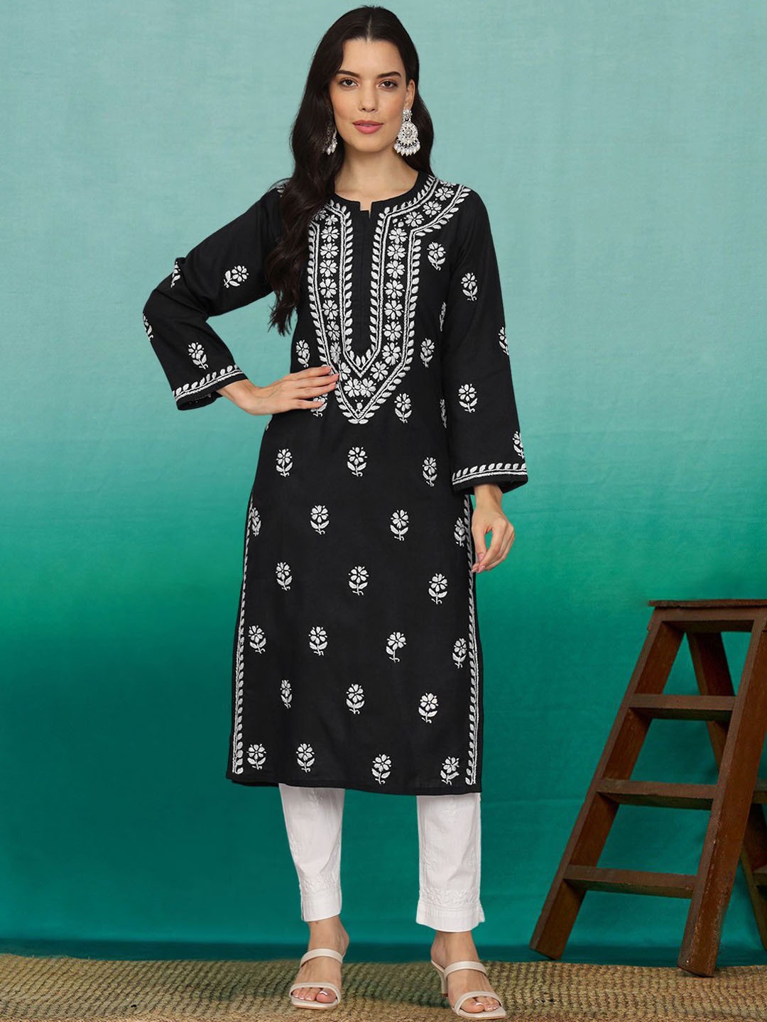

PARAMOUNT CHIKAN Women Embroidered Lucknowi Chikankari Cotton Kurta, Black