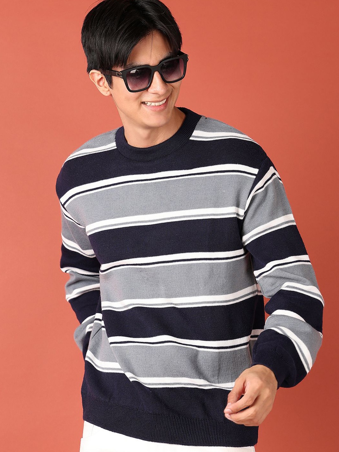 

V-Mart Men Striped Pullover, Grey