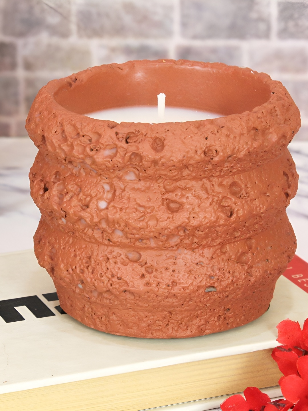 

TIED RIBBONS Red Gardenia Scented 14-16 Hours Burn Time Candle