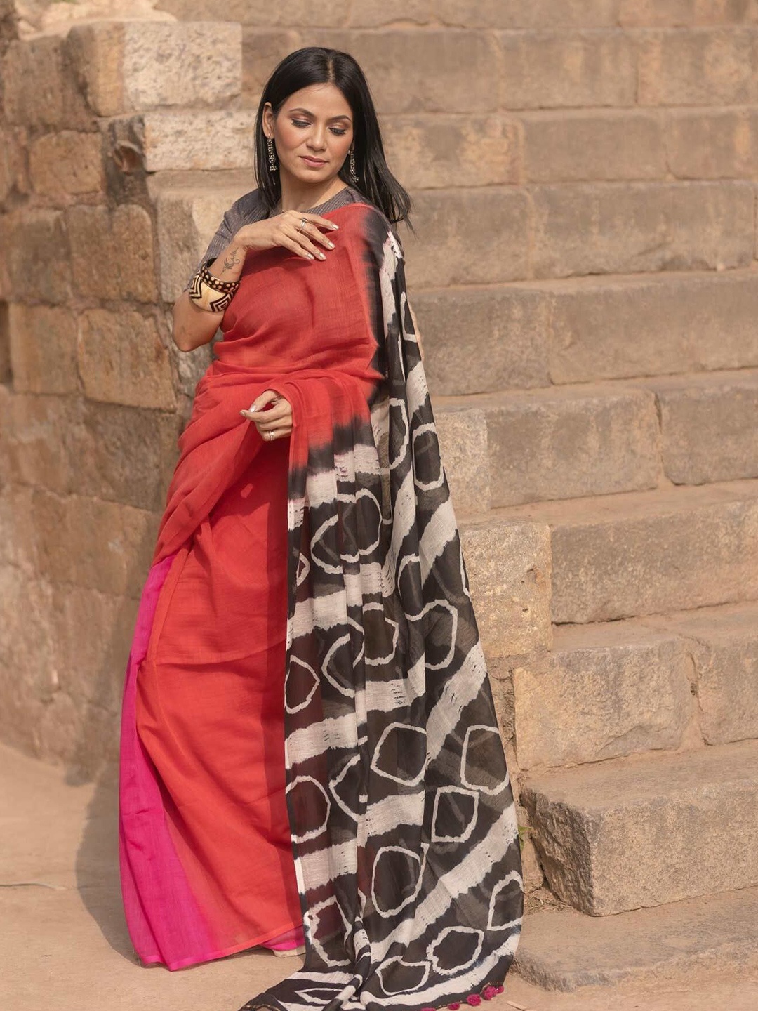 

SOULWEAVES Pure Cotton Saree, Red