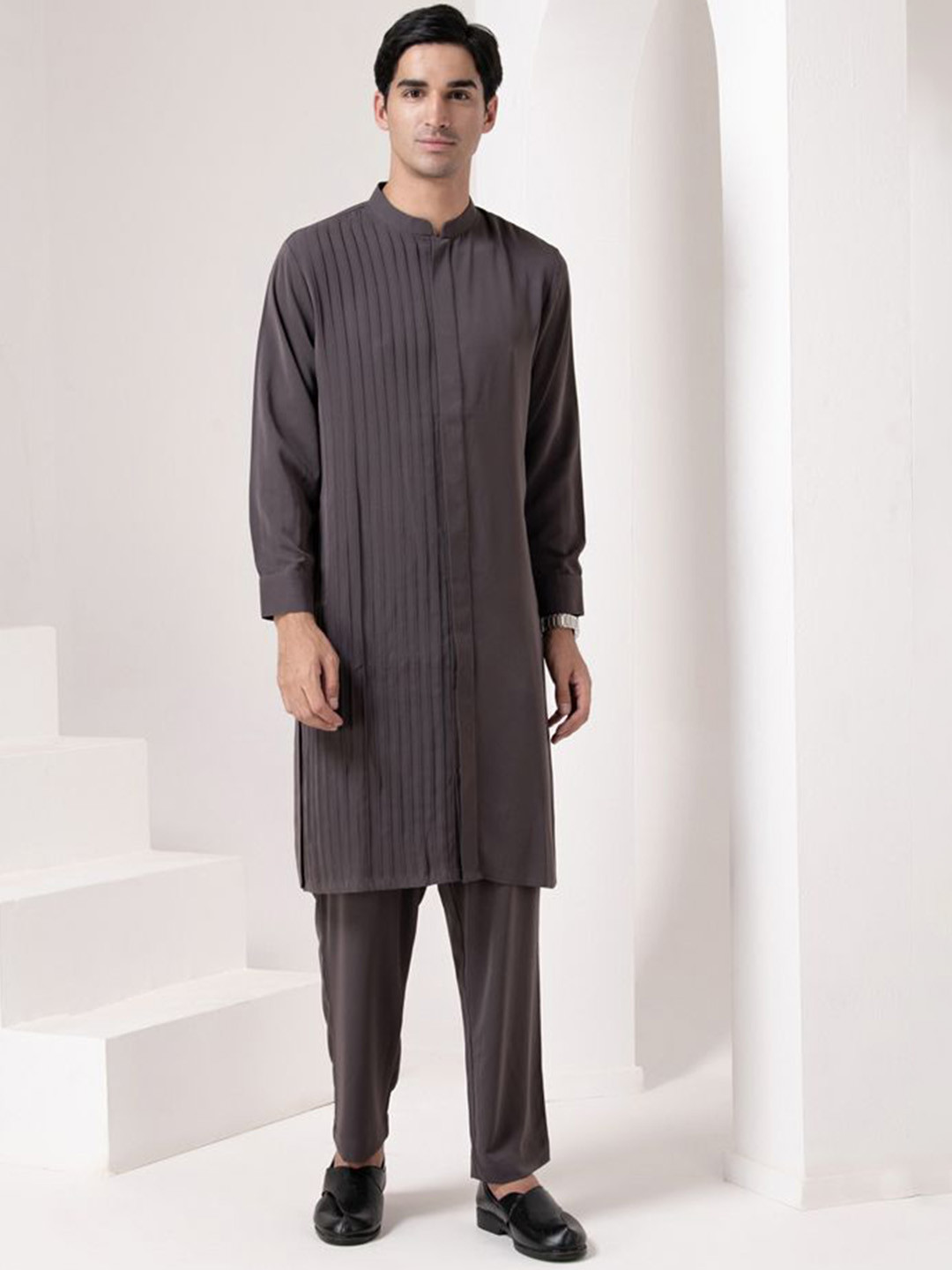 

BARARA ETHNIC Mandarin Collar Pleated Straight Kurta with Trousers, Grey