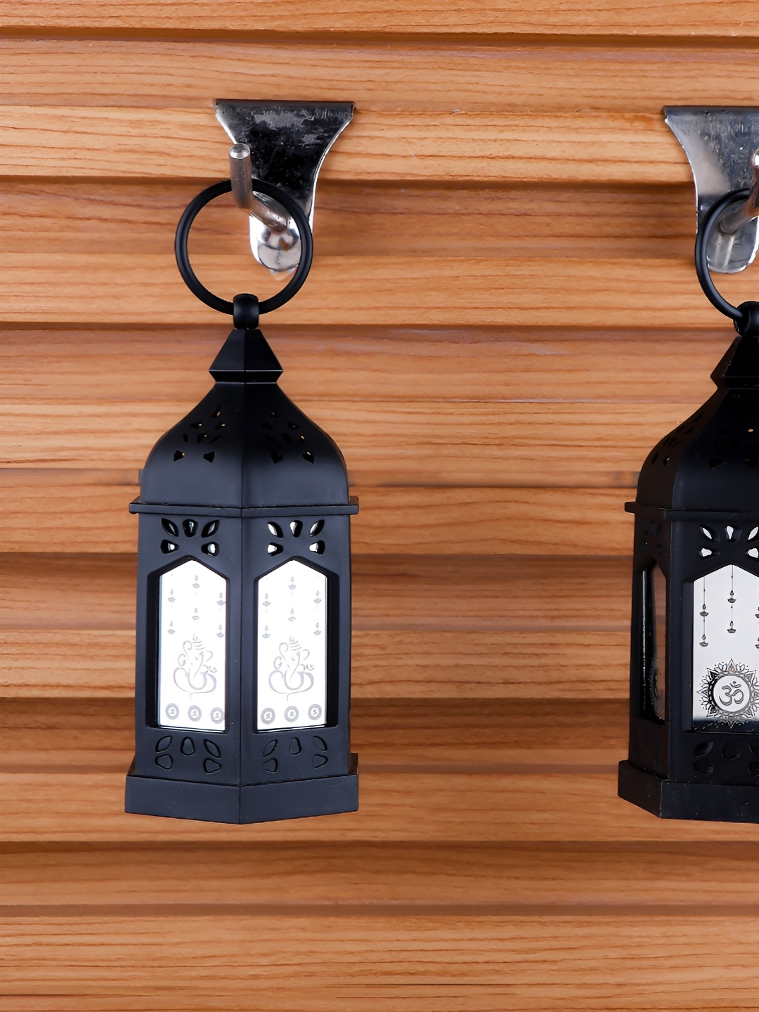 

Archies Black & White Textured Wall Hanging Lamp