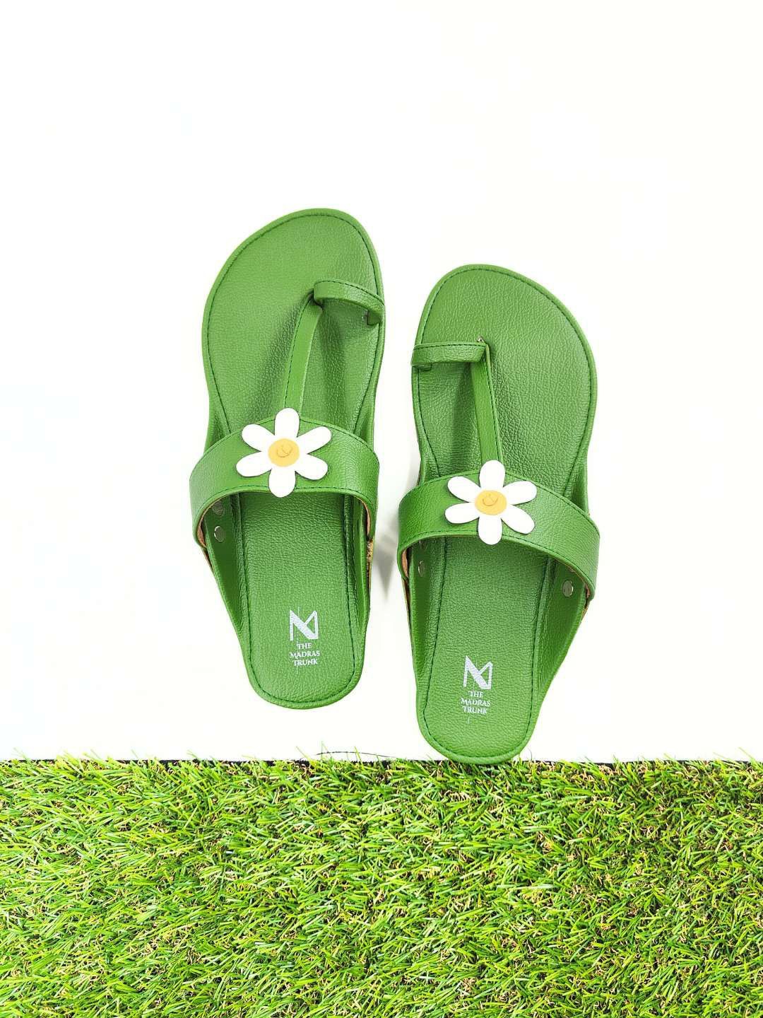 

THE MADRAS TRUNK Women Embellished Casual Mules Flats, Green