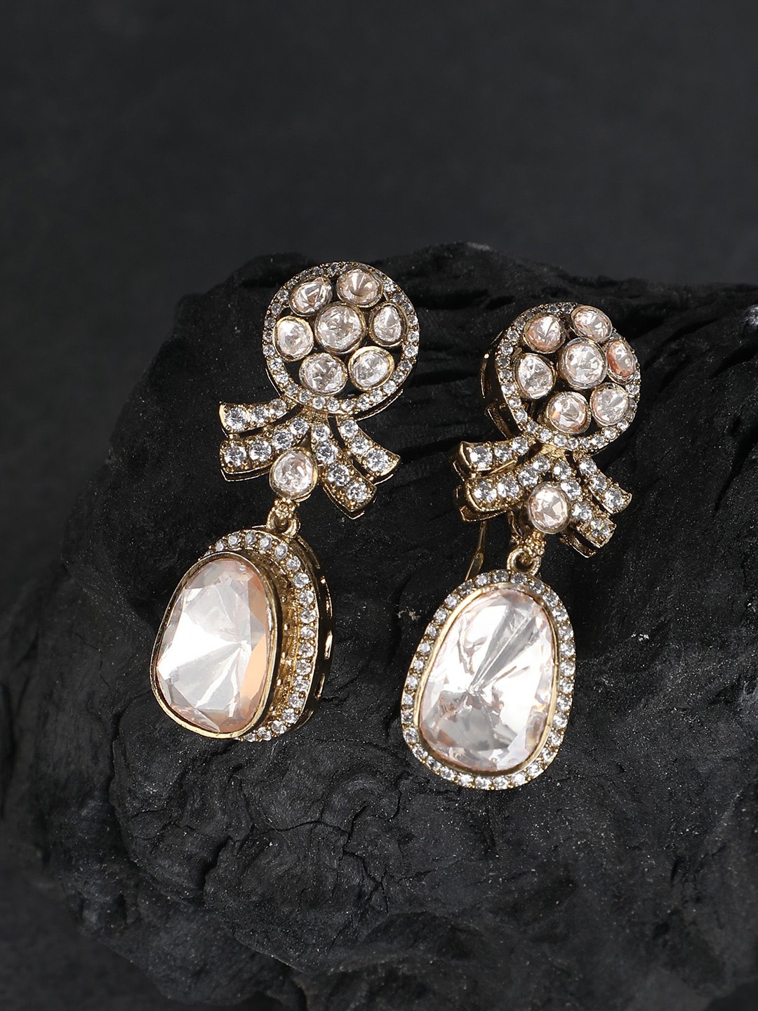 

AURAA TRENDS Gold-Plated Stone Studded Contemporary Drop Earrings