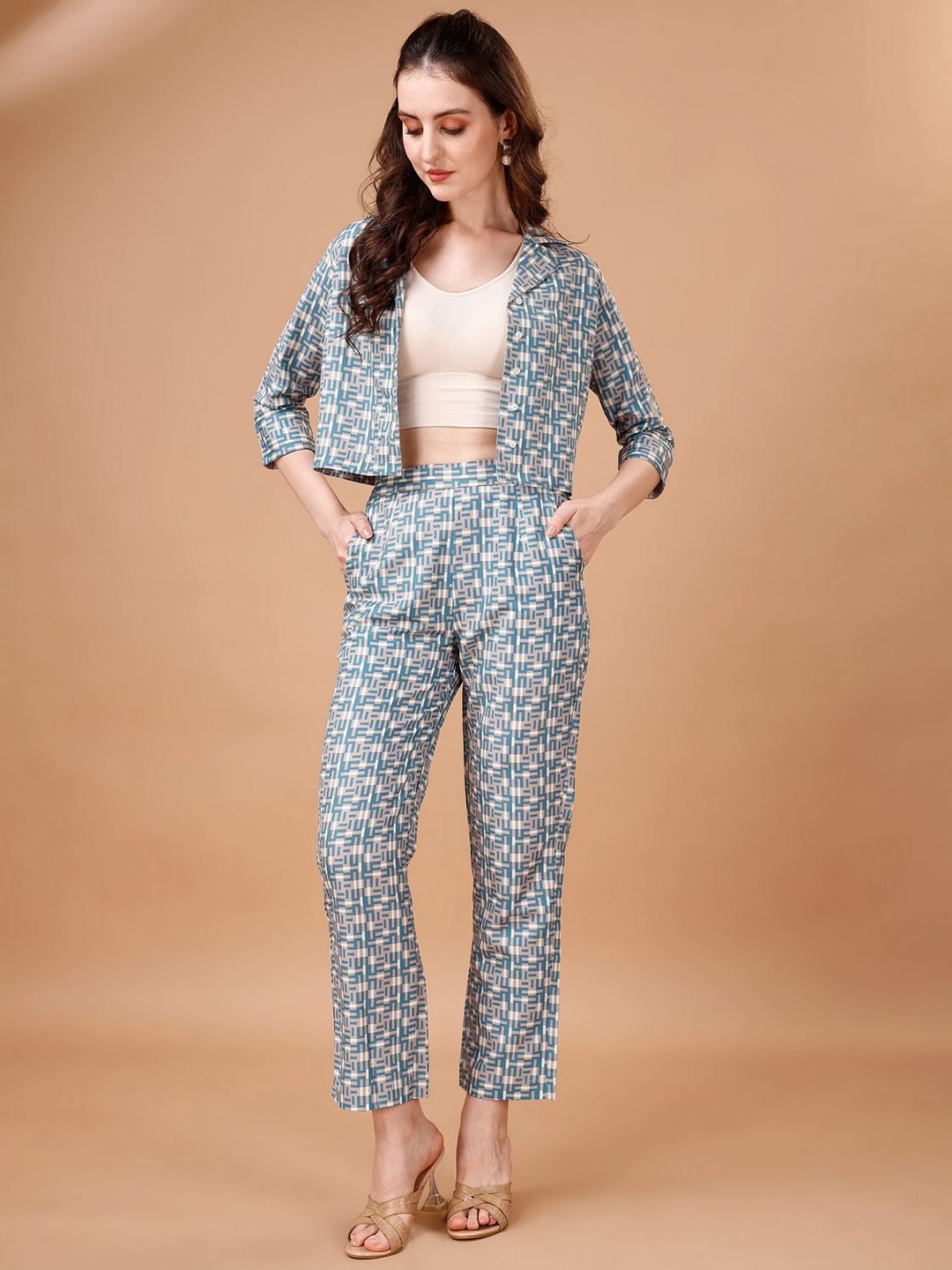 

COLORCART Printed Crop Shirt With Trousers Co-Ords, Sea green
