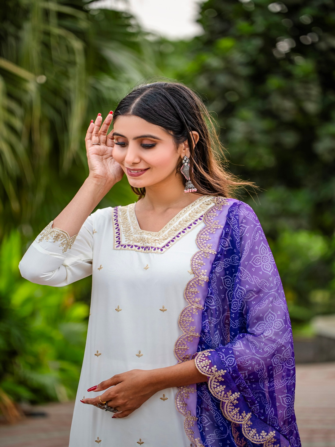 

Shatanuvart Export Ethnic Motifs Embroidered Sequinned Kurta With Palazzos & Dupatta, White