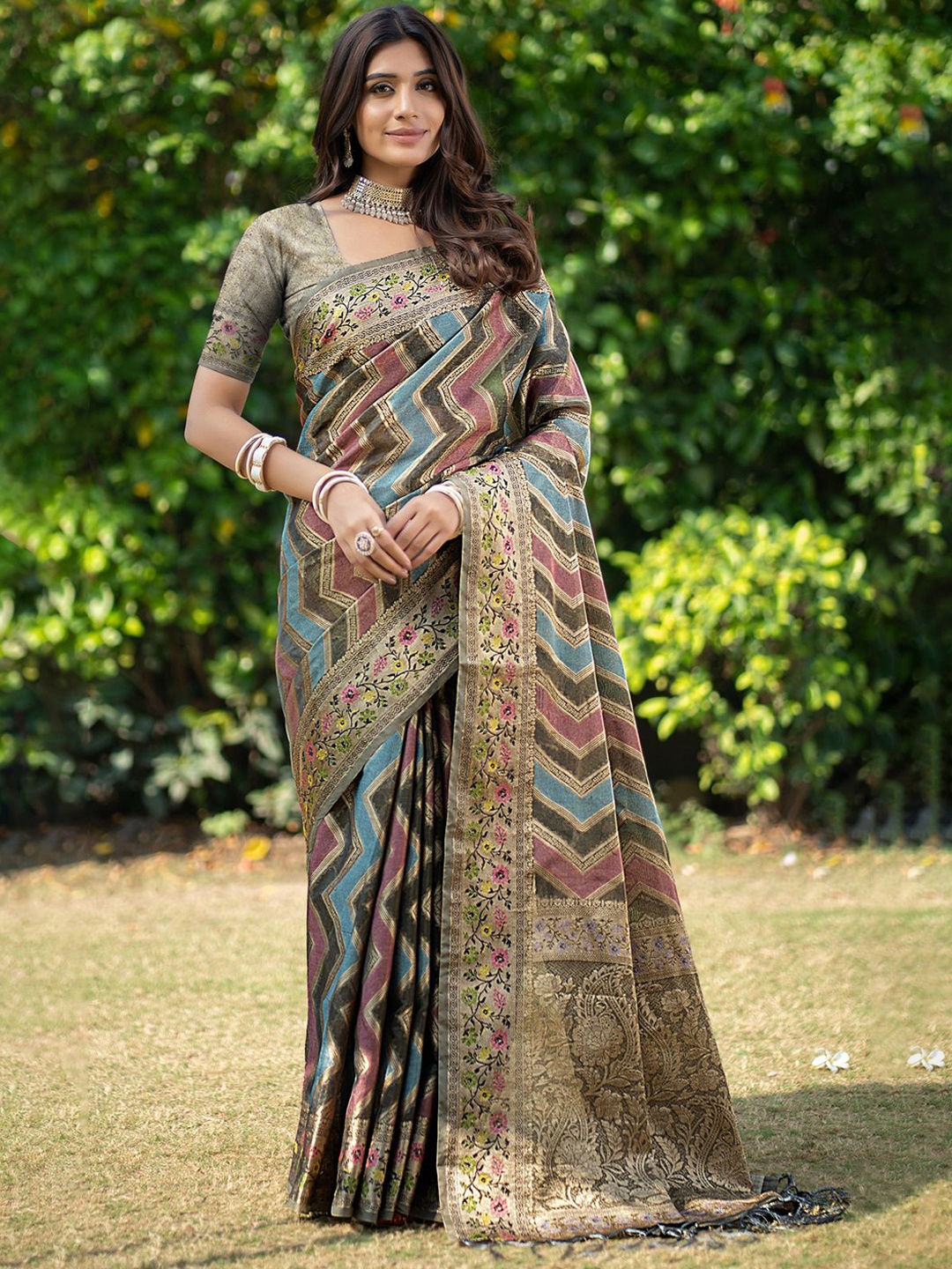 

ISHIKA FAB Woven Design Zari Organza Banarasi Saree, Grey