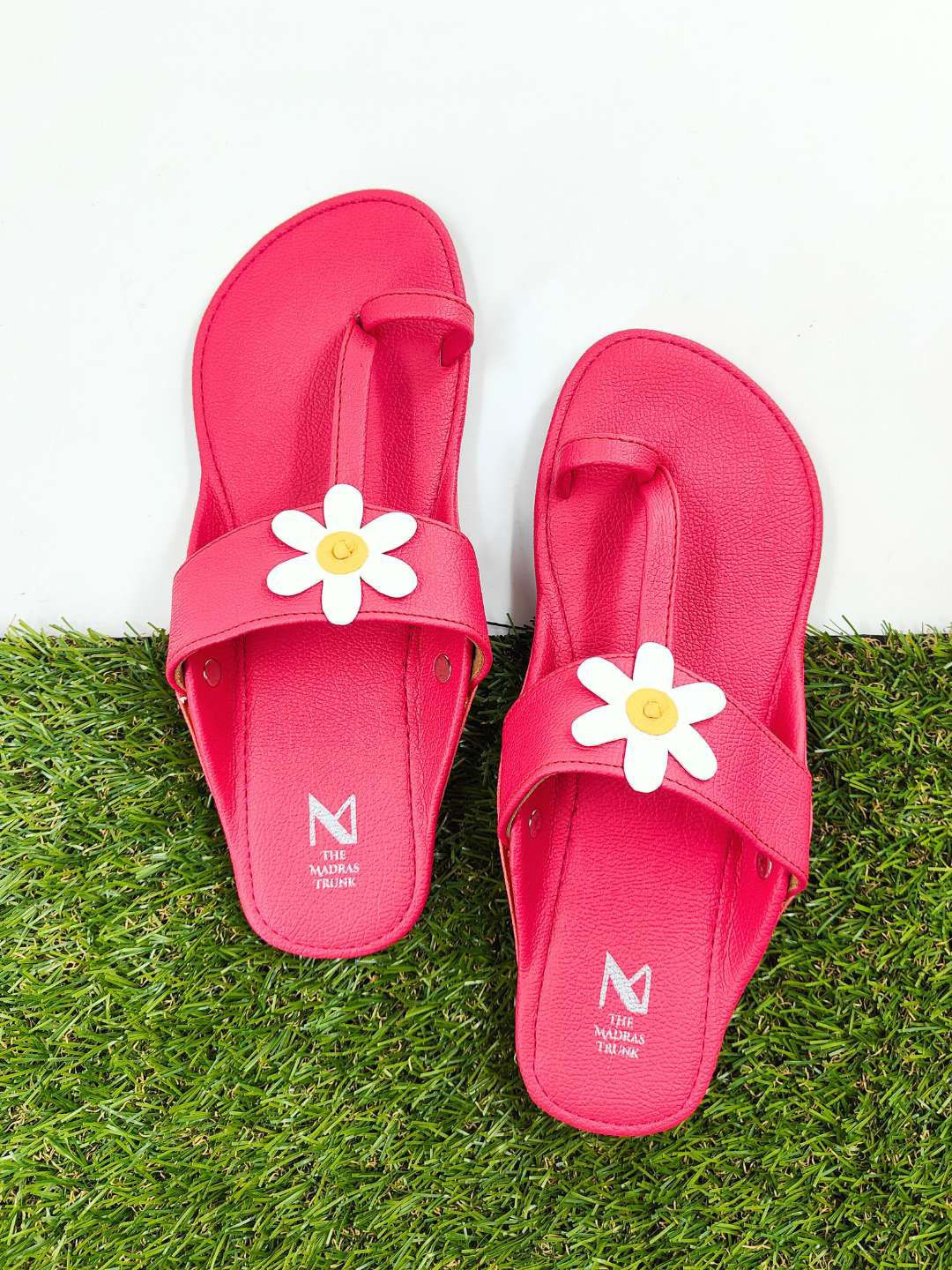 

THE MADRAS TRUNK Women Embellished One Toe Flats, Pink