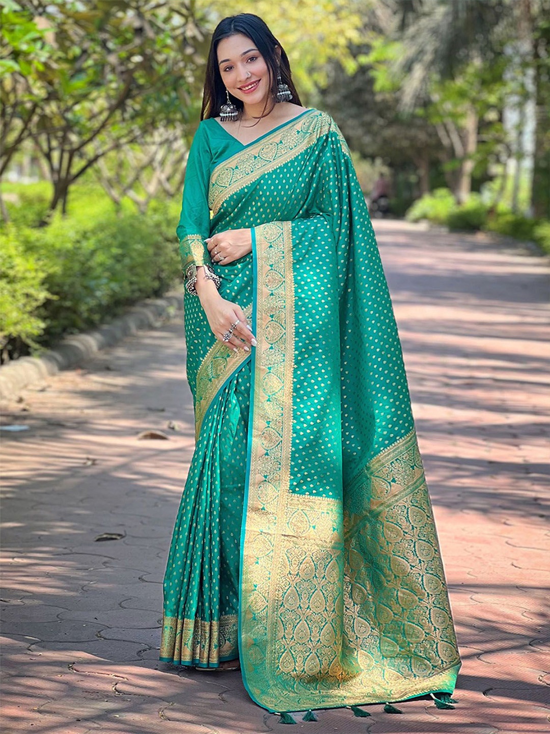 

ODETTE Woven Design Zari Saree, Green