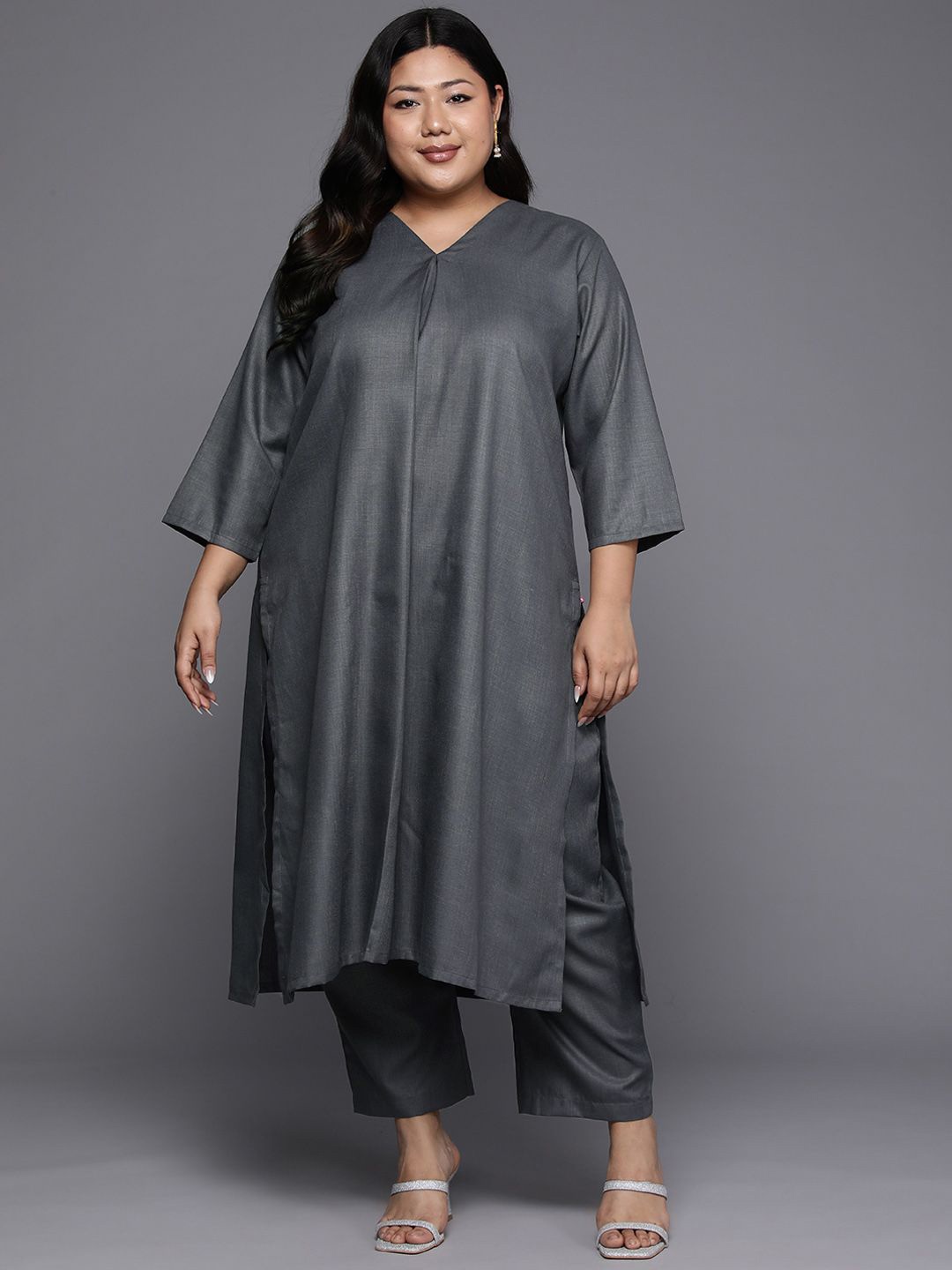 

Varanga Plus Size V-Neck Straight Kurta With Trouser, Grey