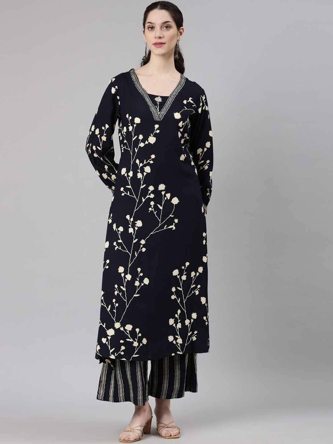 

Neerus Floral Printed Straight Kurta With Palazzos, Black