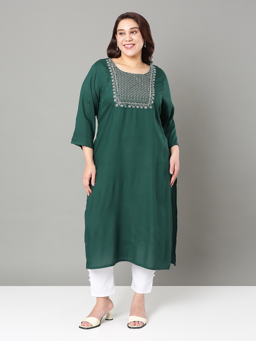 

Sztori Plus Size Floral Yoke Design Thread Work Straight Kurta, Green