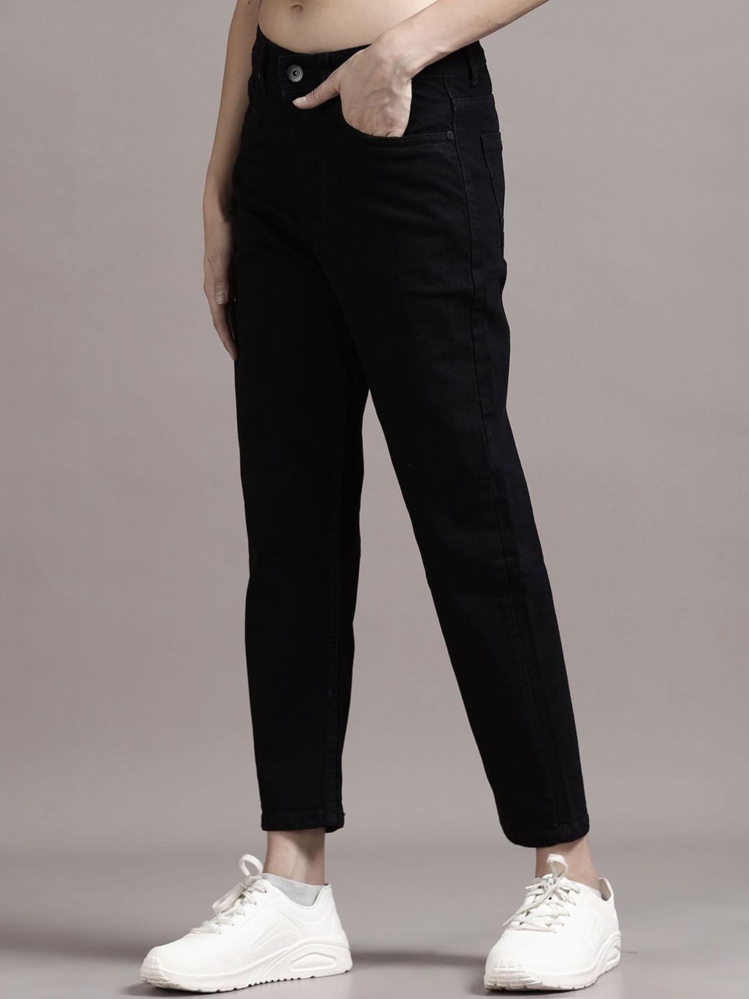 

The Roadster Lifestyle Co. Women Clean Look High-Rise Jeans, Black