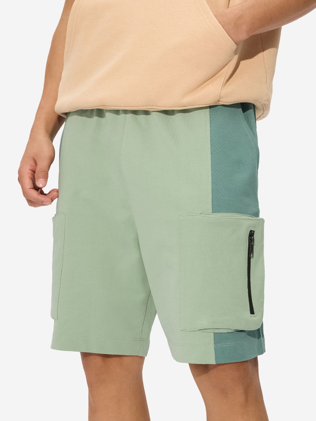 

The Souled Store Men Colourblocked Cotton Cargo Shorts, Green