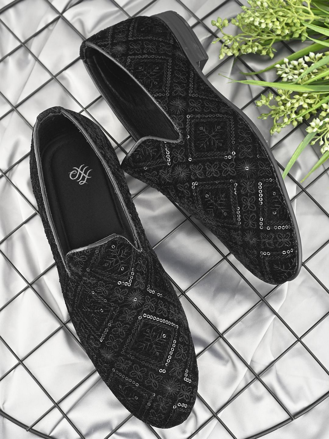 

House of Pataudi Men Ethnic - Embellished Lightweight Slip On Loafers, Black