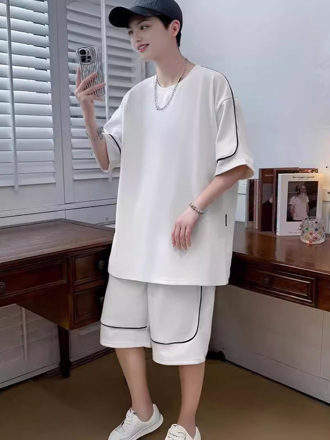 

StyleCast Round Neck Short Sleeves T-Shirt With Shorts Co-Ords, White