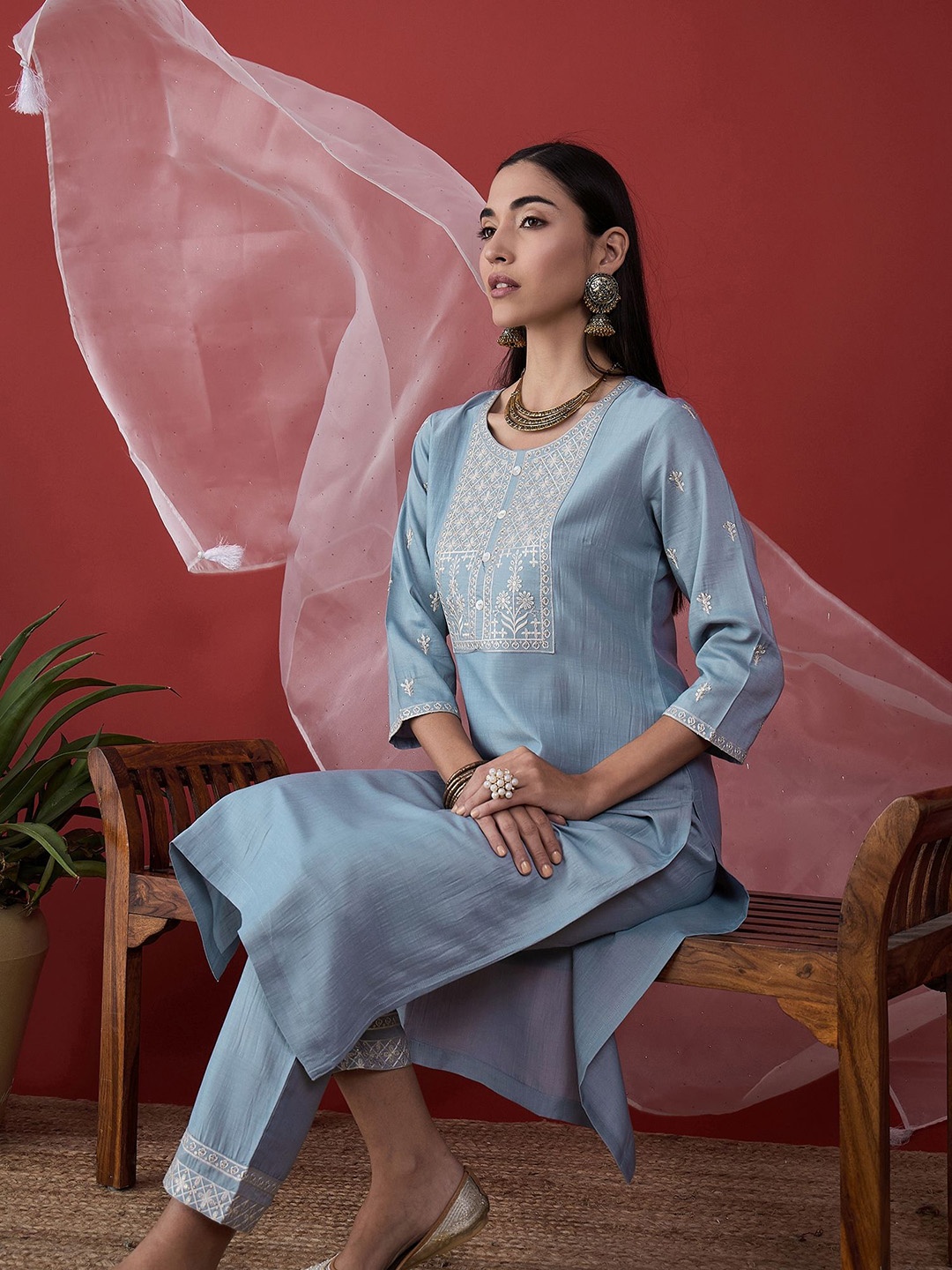 

Anouk Blue Floral Embroidered Round Neck Straight Kurta With Trousers & Dupatta