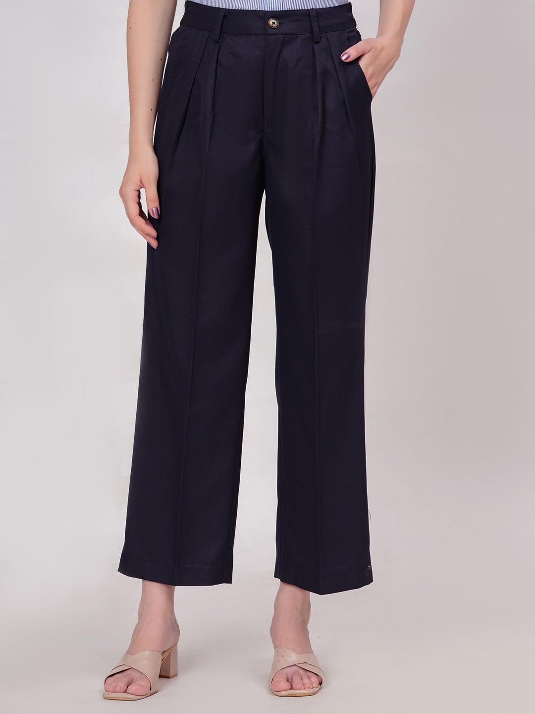 

Chemistry Women Relaxed Loose Fit Pleated Trousers, Navy blue