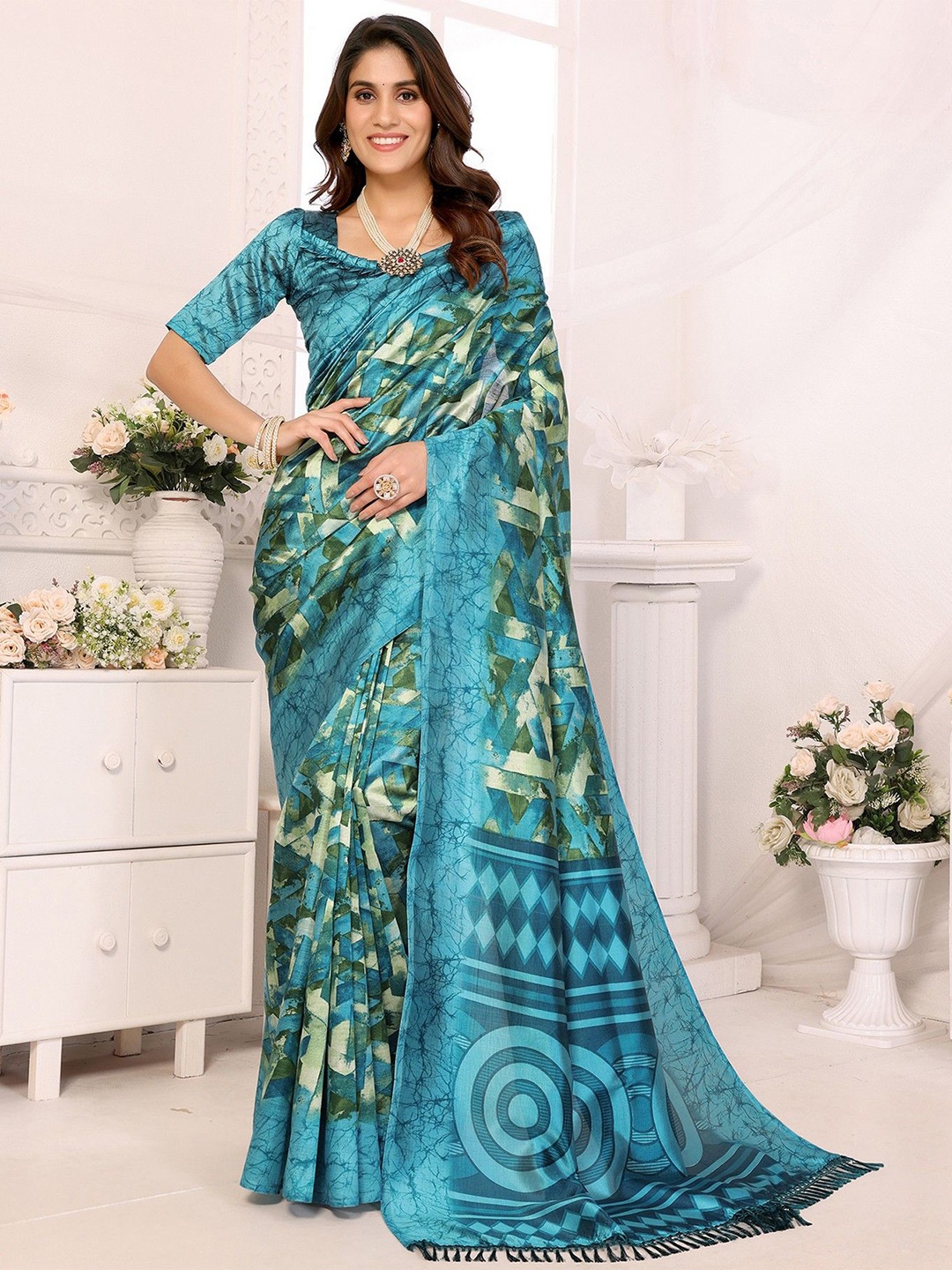 

KALINI Geometric Printed Saree, Green