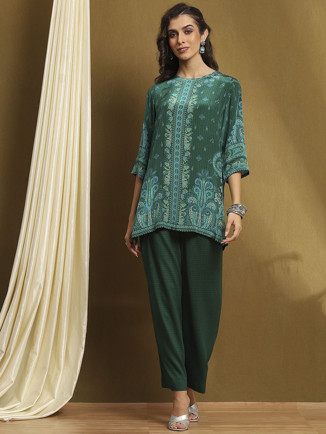 

Biba Women Ethnic Motifs Printed Regular Kurta with Trousers, Green
