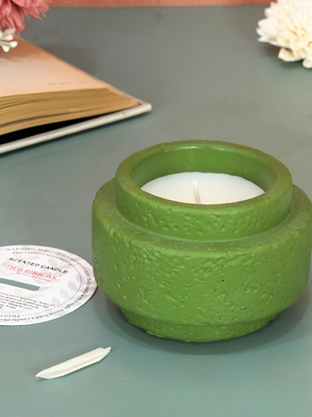 

TIED RIBBONS Green & White Lavender Scented 10-12 Hours Burn Time Jar Candle