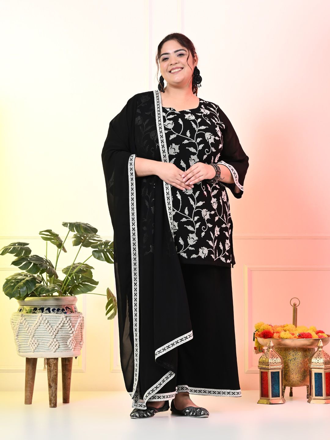 

PrettyPlus by Desinoor.com Plus Size Embroidered Thread Work Kurta with Palazzos & Dupatta, Black