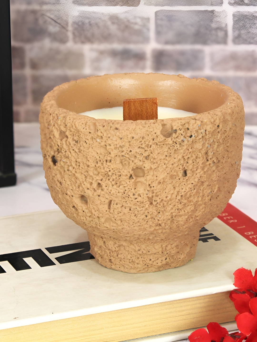 

TIED RIBBONS Cream-Coloured Freesia Scented 10-12 Hours Burn Time Jar Candle