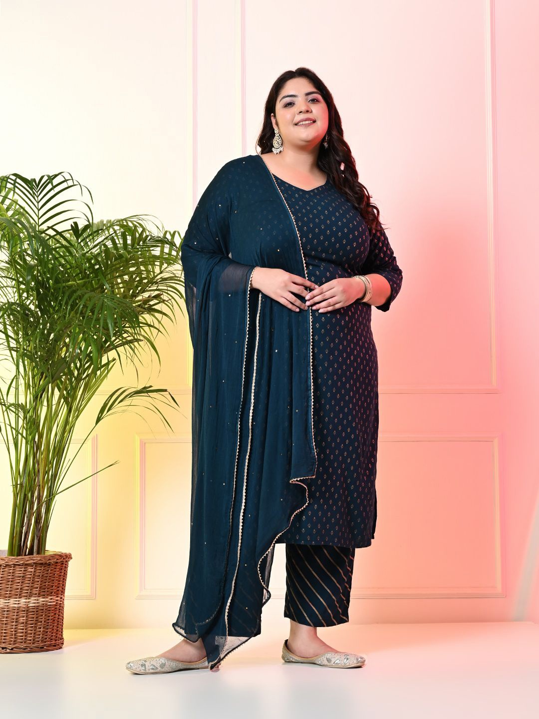 

PrettyPlus by Desinoor.com Plus Size Ethnic Motifs Printed Kurta with Trousers & Dupatta, Teal