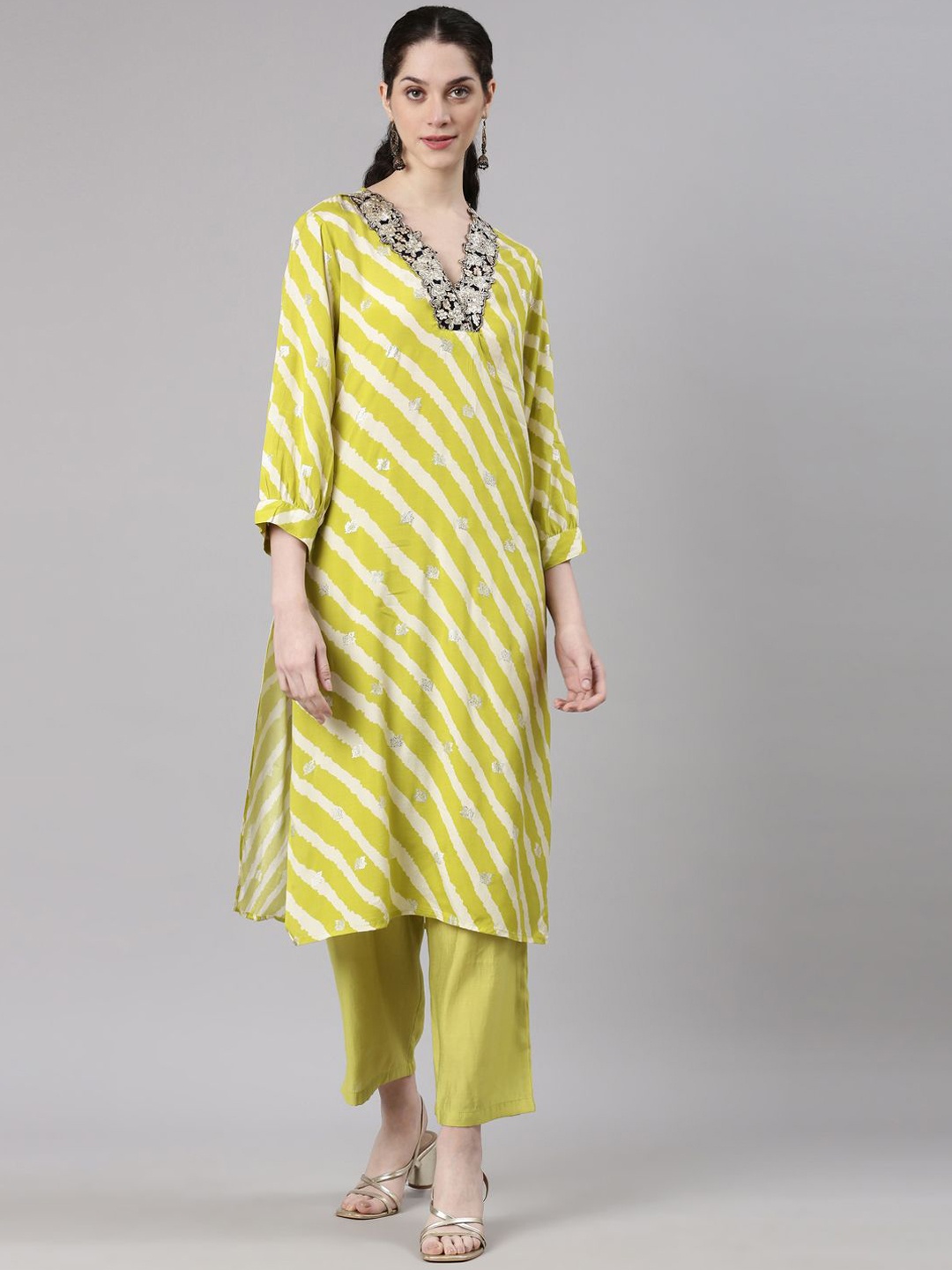 

Neerus Leheriya Printed Kurta With Trousers, Yellow