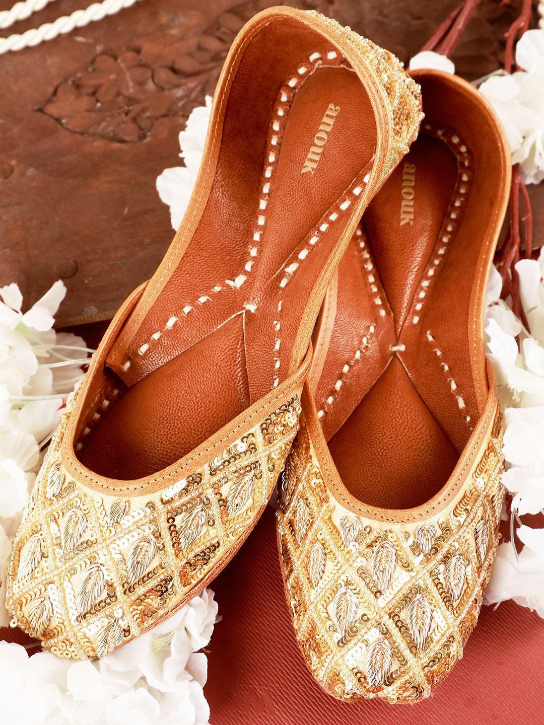 

Anouk Women Embellished Mojaris Flats, Gold