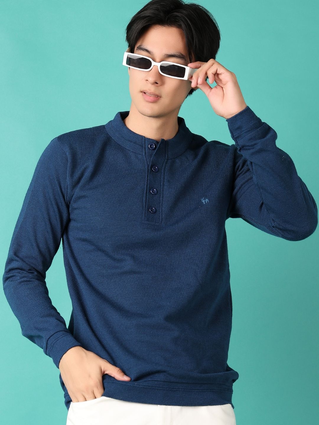 

V-Mart Men Solid Round Neck Pullover, Blue