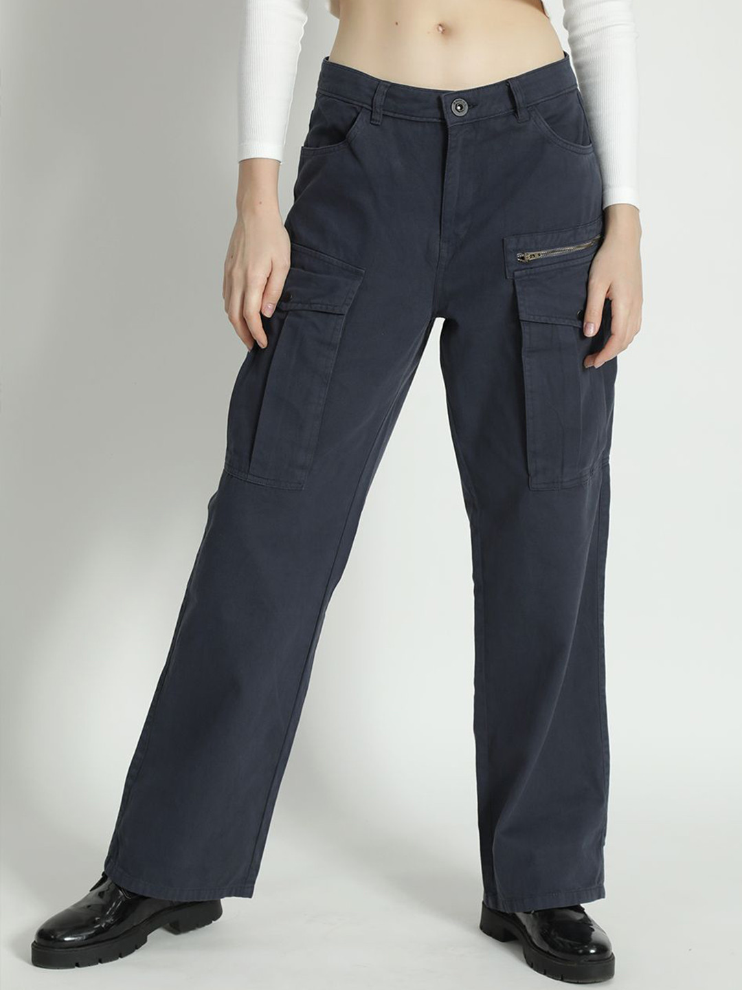 

The Roadster Lifestyle Co Women Straight Fit Cotton Cargo Trouser, Blue