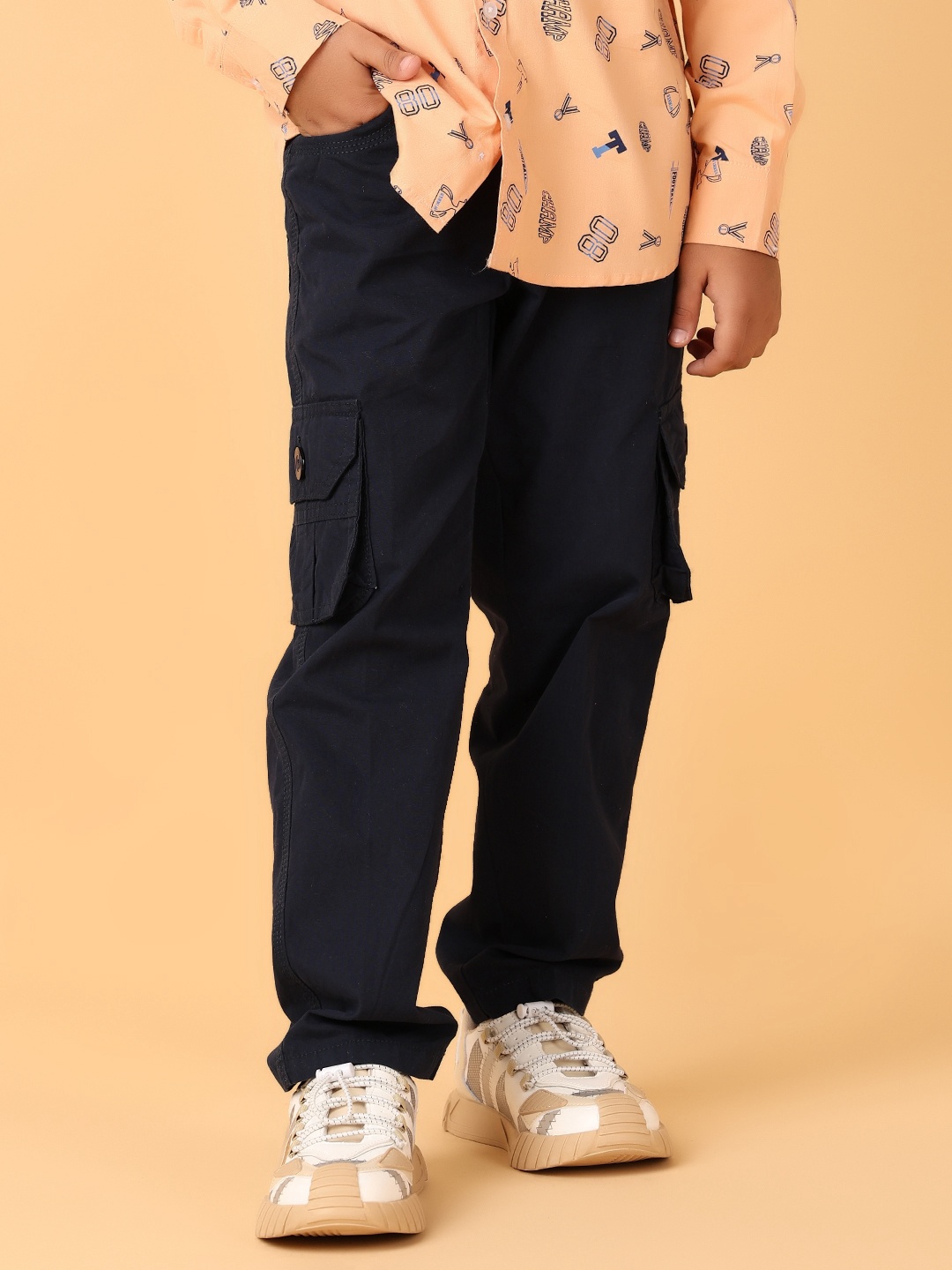 

V-Mart Boys Solid Mid-Rise Cargos Trousers, Navy blue