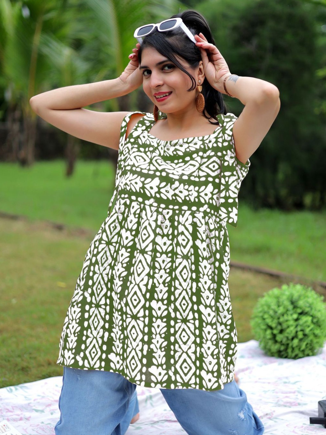 

KALINI Women Batik Print A-line Shoulder Tie Up Short Top, Green